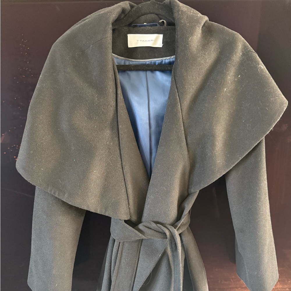 Tahari Women’s black wool big collar wrap coat. Size medium.